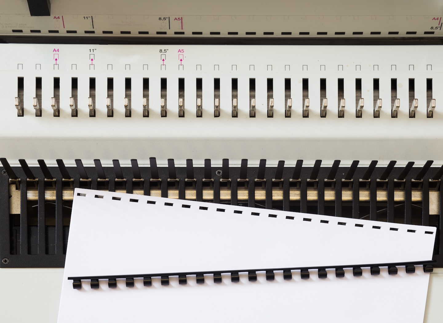 膠圈釘裝 Image 3